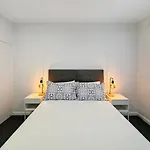 Luxurious Art Deco Abode Opposite Albert Park Lake