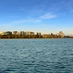 Luxurious Art Deco Abode Opposite Albert Park Lake