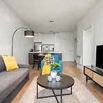Serene Two Bedroom Apartment In Melbourne Cbd With Free Parking