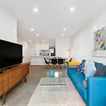 Central Southbank Apt W Balcony, Pool & Parking