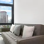 Central Southbank Apt W Balcony, Pool & Parking
