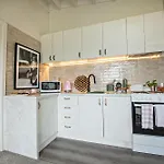 Charming Hideaway Apartment Near St Kilda