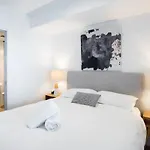 Superior City Stay - Above The Sheraton