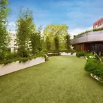 Luxury Apartment On The River With Pool & Gym
