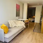 Luxury Apartment On The River With Pool & Gym