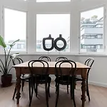Light-Filled Artistic Getaway - Smith St