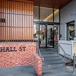 Wow Self-Contained Apartment On Hall