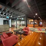 Melbourne Riverside Retreat