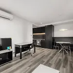 City View 2 Bedroom Apartment In The Heart Of Melbourne