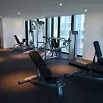Elegant High Rise 2 Bed Apt Near Melb Cbd Rmit