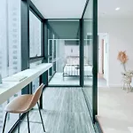 Elegant High Rise 2 Bed Apt Near Melb Cbd Rmit