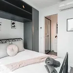 Elegant High Rise 2 Bed Apt Near Melb Cbd Rmit