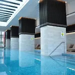 Elegant High Rise 2 Bed Apt Near Melb Cbd Rmit