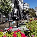 Pint On Punt Backpackers