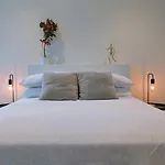 Central Cbd Apartment With Free Onsite Parking