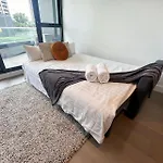 Chic & Cozy 2Br Stay On Iconic Chapel Street