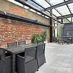 Modern One-Bedroom Apt In The Heart Of Melbourne