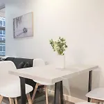 Elevated Style 1Br In The Heart Of Mel With Study
