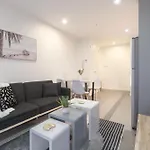 Elevated Style 1Br In The Heart Of Mel With Study