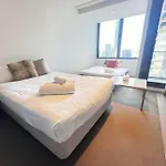 Cozy Studio Apt Near Southern Cross & City Views
