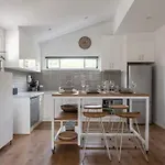 Designer Townhome Adjacent To East Brunswick Village 2Min To Tram Plus Private Parking