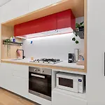Modern Docklands - Vibrant City Stay