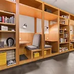 Modern Docklands - Vibrant City Stay