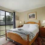 Three Bedroom Sweet Retreat In Coburg