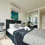 Sky Retreat At 889 Collins