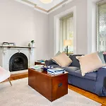 Charming Fitzroy Retreat Art, Dining, Serenity