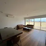 Stunning 4 Bedroom Home 10 Minutes Drive From Melbourne Airport