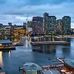 Docklands Cosy 1-Bedroom Apartment With Wifi, Gym, Pool & Garden Terrace.