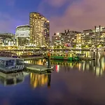 Docklands Cosy 1-Bedroom Apartment With Wifi, Gym, Pool & Garden Terrace.