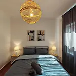 Northern Home-Close To Airport, Walk To Train