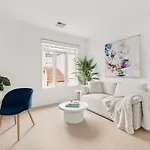 3-Bed Luxury Apt In Port Melbourne