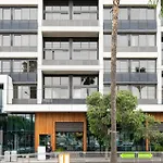 Centrally Located Modern Loft W Free Parking, Infinity Pool, Workspace