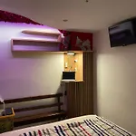 Luxury Apartment Next To Melbourne Central Large Private Balcony With Views