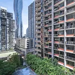 Beautiful 1Br Apartment In Melburnepoolgym