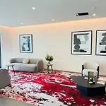 Beauty 2Bed Apt Parking West Mel