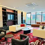 Beauty 2Bed Apt Parking West Mel