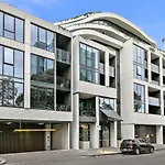 Beauty 2Bed Apt Parking West Mel
