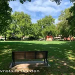 Two Bedroom Apartment In North Melbourne With Parking