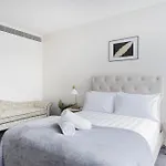 New Modern Design 3B2B House With Parking Near Toorak