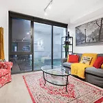 New Modern Design 3B2B House With Parking Near Toorak