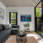 Wow Apartment On Queensberry