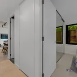 Wow Apartment On Queensberry