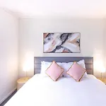 Cosy Gem; Tennis Court & Parking On St Kilda Rd