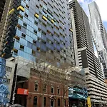 Modern 2 King Bed Street View Next To Southern Cross With Gym, Swimming Pool, Bbq And Sauna