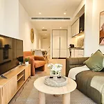 Bright & Stylish Apt In Best Location W Pool & Gym
