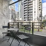 Chic 1-Bed South Melbourne Unit With Pool & Gym